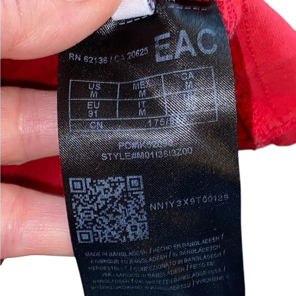 Guess 90s slim fit red tee with triangle patch logo - Picture 6 of 11